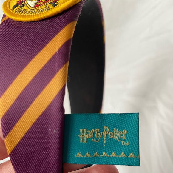 HARRY POTTER GRYFFINDOR HEADBAND - Picture 2 of 4